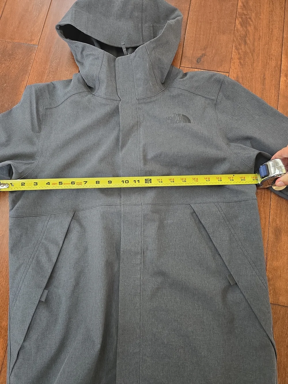 The North Face Men's Medium Apex Flex DryVent Softshell Jacket Grey